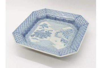 江戸期　染付　古伊万里　線描　麻の葉　花と山水図　約27cm　9寸　爽やかな印象を与える角皿(四方、八角、大皿、和皿、和食器、九寸)(R-075469)