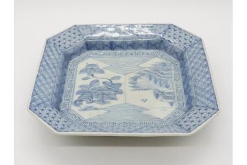 江戸期　染付　古伊万里　線描　麻の葉　花と山水図　約27cm　9寸　爽やかな印象を与える角皿(四方、八角、大皿、和皿、和食器、九寸)(R-075469)