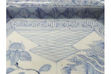 江戸期　染付　古伊万里　線描　麻の葉　花と山水図　約27cm　9寸　爽やかな印象を与える角皿(四方、八角、大皿、和皿、和食器、九寸)(R-075469)