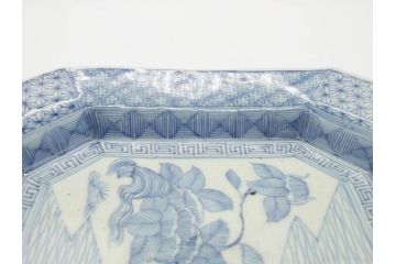 江戸期　染付　古伊万里　線描　麻の葉　花と山水図　約27cm　9寸　爽やかな印象を与える角皿(四方、八角、大皿、和皿、和食器、九寸)(R-075469)