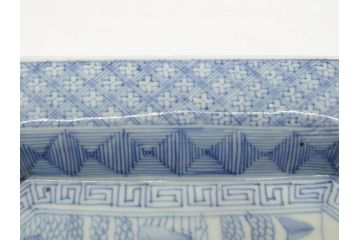 江戸期　染付　古伊万里　線描　麻の葉　花と山水図　約27cm　9寸　爽やかな印象を与える角皿(四方、八角、大皿、和皿、和食器、九寸)(R-075469)