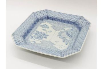 江戸期　染付　古伊万里　線描　麻の葉　花と山水図　約27cm　9寸　爽やかな印象を与える角皿(四方、八角、大皿、和皿、和食器、九寸)(R-075470)