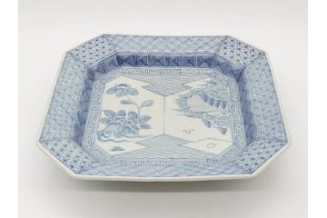 江戸期　染付　古伊万里　線描　麻の葉　花と山水図　約27cm　9寸　爽やかな印象を与える角皿(四方、八角、大皿、和皿、和食器、九寸)(R-075470)