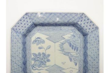 江戸期　染付　古伊万里　線描　麻の葉　花と山水図　約27cm　9寸　爽やかな印象を与える角皿(四方、八角、大皿、和皿、和食器、九寸)(R-075470)