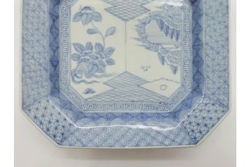 江戸期　染付　古伊万里　線描　麻の葉　花と山水図　約27cm　9寸　爽やかな印象を与える角皿(四方、八角、大皿、和皿、和食器、九寸)(R-075470)