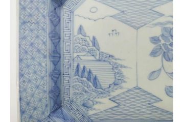 江戸期　染付　古伊万里　線描　麻の葉　花と山水図　約27cm　9寸　爽やかな印象を与える角皿(四方、八角、大皿、和皿、和食器、九寸)(R-075470)