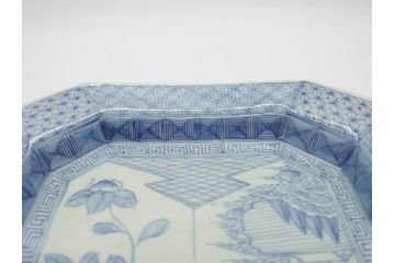 江戸期　染付　古伊万里　線描　麻の葉　花と山水図　約27cm　9寸　爽やかな印象を与える角皿(四方、八角、大皿、和皿、和食器、九寸)(R-075470)