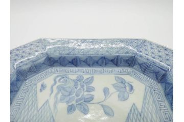 江戸期　染付　古伊万里　線描　麻の葉　花と山水図　約27cm　9寸　爽やかな印象を与える角皿(四方、八角、大皿、和皿、和食器、九寸)(R-075470)