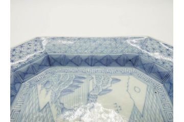 江戸期　染付　古伊万里　線描　麻の葉　花と山水図　約27cm　9寸　爽やかな印象を与える角皿(四方、八角、大皿、和皿、和食器、九寸)(R-075470)