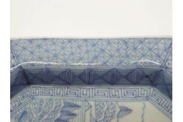 江戸期　染付　古伊万里　線描　麻の葉　花と山水図　約27cm　9寸　爽やかな印象を与える角皿(四方、八角、大皿、和皿、和食器、九寸)(R-075470)