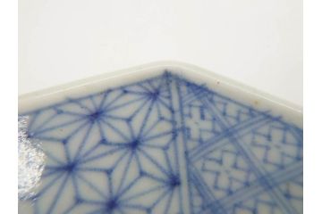江戸期　染付　古伊万里　線描　麻の葉　花と山水図　約27cm　9寸　爽やかな印象を与える角皿(四方、八角、大皿、和皿、和食器、九寸)(R-075470)