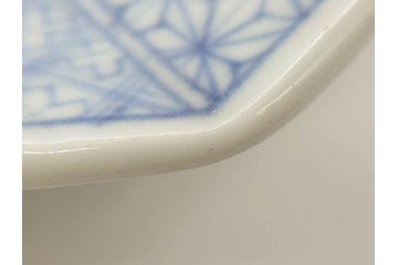 江戸期　染付　古伊万里　線描　麻の葉　花と山水図　約27cm　9寸　爽やかな印象を与える角皿(四方、八角、大皿、和皿、和食器、九寸)(R-075470)