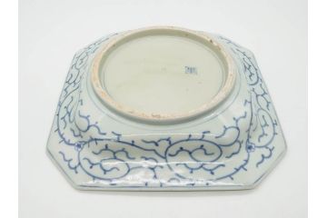 江戸期　染付　古伊万里　線描　麻の葉　花と山水図　約27cm　9寸　爽やかな印象を与える角皿(四方、八角、大皿、和皿、和食器、九寸)(R-075470)