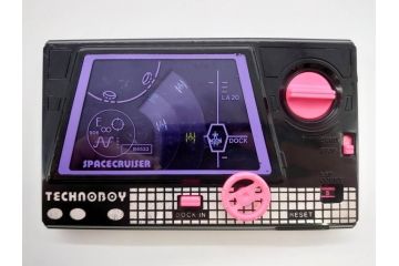 昭和レトロ　当時物　トミー　テクノボーイ　OMS-B(オムスビー)　ポピー　ドラえもん ドラヤキハウス　タカトクトイス　ヒステリック・ママ　ゲーム機など4点セット(箱付き、レッド、赤、TOMY、TECHNOBOY、スペースクルーザー、THE LOVELY HOME ROBOT、ロボット、DORAYAKI HOUSE、Hysteric MaMa)(R-075472)
