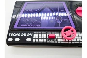 昭和レトロ　当時物　トミー　テクノボーイ　OMS-B(オムスビー)　ポピー　ドラえもん ドラヤキハウス　タカトクトイス　ヒステリック・ママ　ゲーム機など4点セット(箱付き、レッド、赤、TOMY、TECHNOBOY、スペースクルーザー、THE LOVELY HOME ROBOT、ロボット、DORAYAKI HOUSE、Hysteric MaMa)(R-075472)