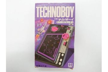 昭和レトロ　当時物　トミー　テクノボーイ　OMS-B(オムスビー)　ポピー　ドラえもん ドラヤキハウス　タカトクトイス　ヒステリック・ママ　ゲーム機など4点セット(箱付き、レッド、赤、TOMY、TECHNOBOY、スペースクルーザー、THE LOVELY HOME ROBOT、ロボット、DORAYAKI HOUSE、Hysteric MaMa)(R-075472)