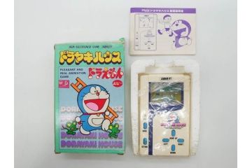 昭和レトロ　当時物　トミー　テクノボーイ　OMS-B(オムスビー)　ポピー　ドラえもん ドラヤキハウス　タカトクトイス　ヒステリック・ママ　ゲーム機など4点セット(箱付き、レッド、赤、TOMY、TECHNOBOY、スペースクルーザー、THE LOVELY HOME ROBOT、ロボット、DORAYAKI HOUSE、Hysteric MaMa)(R-075472)