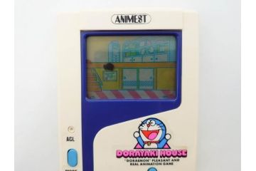 昭和レトロ　当時物　トミー　テクノボーイ　OMS-B(オムスビー)　ポピー　ドラえもん ドラヤキハウス　タカトクトイス　ヒステリック・ママ　ゲーム機など4点セット(箱付き、レッド、赤、TOMY、TECHNOBOY、スペースクルーザー、THE LOVELY HOME ROBOT、ロボット、DORAYAKI HOUSE、Hysteric MaMa)(R-075472)