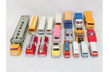 当時物　TOMICA トミカ　DANDY ダンディ　自動車　ミニカー　まとめて19点セット(玩具、おもちゃ、オモチャ、消防車、タンクローリー、Shell、はとバス、キャンピングカー、トラック、清掃事業、NHK、TOYOTA、トヨタ、HINO、ISUZU、MITSUBISHI、三菱)(R-075475)