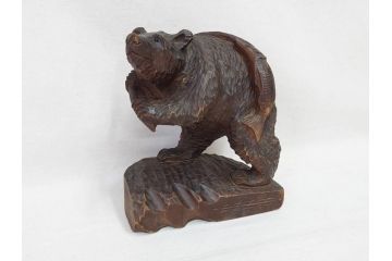 アイヌ　ガラス目　木彫りの熊(ディスプレイ、置物、くま、クマ、彫刻、魚、鮭、郷土玩具、民芸品)(R-075476)