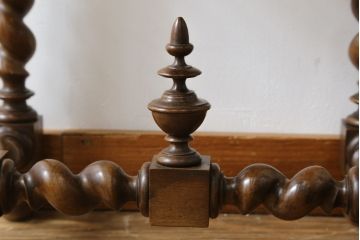イギリスアンティーク　高級品!!　極めて上質　天板大理石　マホガニー材　カービングとツイストレッグが魅力的!!置くだけで絵になるサイドテーブル(エンドテーブル、ナイトテーブル、花台、飾り台、英国)(R-075487)