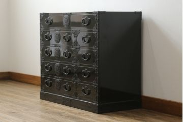 和製ビンテージ　希少デザイン!!　手打ち金具　艶やかな黒漆塗りが美しい小振りな岩谷堂箪笥(衣装タンス、収納箪笥、引き出し、チェスト、ヴィンテージ)(R-075489)