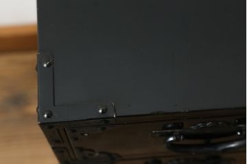 和製ビンテージ　希少デザイン!!　手打ち金具　艶やかな黒漆塗りが美しい小振りな岩谷堂箪笥(衣装タンス、収納箪笥、引き出し、チェスト、ヴィンテージ)(R-075489)
