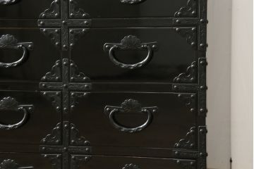 和製ビンテージ　希少デザイン!!　手打ち金具　艶やかな黒漆塗りが美しい小振りな岩谷堂箪笥(衣装タンス、収納箪笥、引き出し、チェスト、ヴィンテージ)(R-075489)
