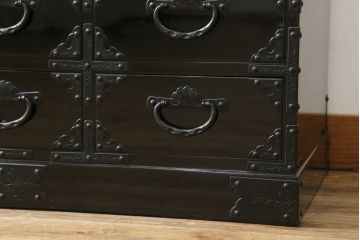 和製ビンテージ　希少デザイン!!　手打ち金具　艶やかな黒漆塗りが美しい小振りな岩谷堂箪笥(衣装タンス、収納箪笥、引き出し、チェスト、ヴィンテージ)(R-075489)