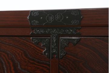 中古　美品　四国・高松　飛鳥民芸家具　深い色味と美しい木目が魅力的な車箪笥(衣装箪笥、収納箪笥、整理箪笥、和箪笥、引き出し)(R-075490)