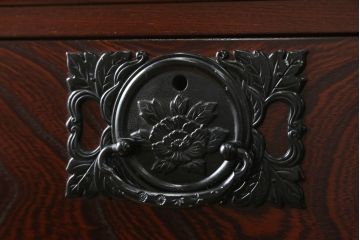 中古　美品　四国・高松　飛鳥民芸家具　深い色味と美しい木目が魅力的な車箪笥(衣装箪笥、収納箪笥、整理箪笥、和箪笥、引き出し)(R-075490)