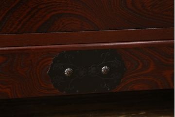 中古　美品　四国・高松　飛鳥民芸家具　深い色味と美しい木目が魅力的な車箪笥(衣装箪笥、収納箪笥、整理箪笥、和箪笥、引き出し)(R-075490)