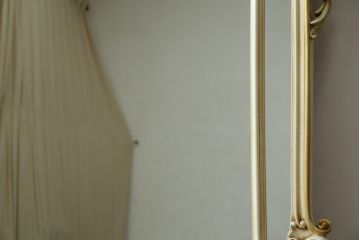中古　イタリア　SILIK(シリック)　ロココ調の細やかで豪華な彫刻が見事!エレガントなお部屋づくりにおすすめのウォールミラー(壁掛け鏡、姿見)(R-075492)