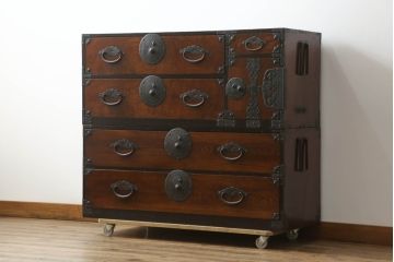 和製アンティーク　上手物!!　美品!!　前面欅(ケヤキ)材　上段玉杢　杢目の美しい二段重ね米沢箪笥(重ね箪笥、和たんす、時代箪笥、衣装箪笥、収納タンス、引き出し)(R-075493)
