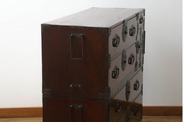 和製アンティーク　上手物!!　美品!!　前面欅(ケヤキ)材　上段玉杢　杢目の美しい二段重ね米沢箪笥(重ね箪笥、和たんす、時代箪笥、衣装箪笥、収納タンス、引き出し)(R-075493)