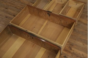 和製アンティーク　上手物!!　美品!!　前面欅(ケヤキ)材　上段玉杢　杢目の美しい二段重ね米沢箪笥(重ね箪笥、和たんす、時代箪笥、衣装箪笥、収納タンス、引き出し)(R-075493)