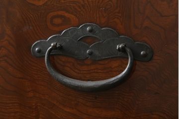 和製アンティーク　上手物!!　美品!!　前面欅(ケヤキ)材　上段玉杢　杢目の美しい二段重ね米沢箪笥(重ね箪笥、和たんす、時代箪笥、衣装箪笥、収納タンス、引き出し)(R-075493)
