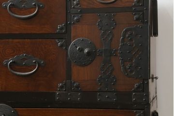 和製アンティーク　上手物!!　美品!!　前面欅(ケヤキ)材　上段玉杢　杢目の美しい二段重ね米沢箪笥(重ね箪笥、和たんす、時代箪笥、衣装箪笥、収納タンス、引き出し)(R-075493)