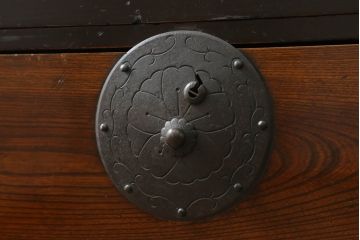 和製アンティーク　上手物!!　美品!!　前面欅(ケヤキ)材　上段玉杢　杢目の美しい二段重ね米沢箪笥(重ね箪笥、和たんす、時代箪笥、衣装箪笥、収納タンス、引き出し)(R-075493)