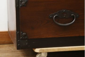 和製アンティーク　上手物!!　美品!!　前面欅(ケヤキ)材　上段玉杢　杢目の美しい二段重ね米沢箪笥(重ね箪笥、和たんす、時代箪笥、衣装箪笥、収納タンス、引き出し)(R-075493)