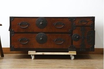 和製アンティーク　上手物!!　美品!!　前面欅(ケヤキ)材　美しい玉杢が楽しめる米沢箪笥ローチェスト　(R-075494)