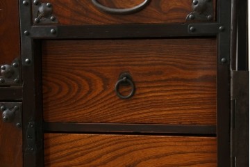 和製アンティーク　上手物!!　美品!!　前面欅(ケヤキ)材　美しい玉杢が楽しめる米沢箪笥ローチェスト　(R-075494)