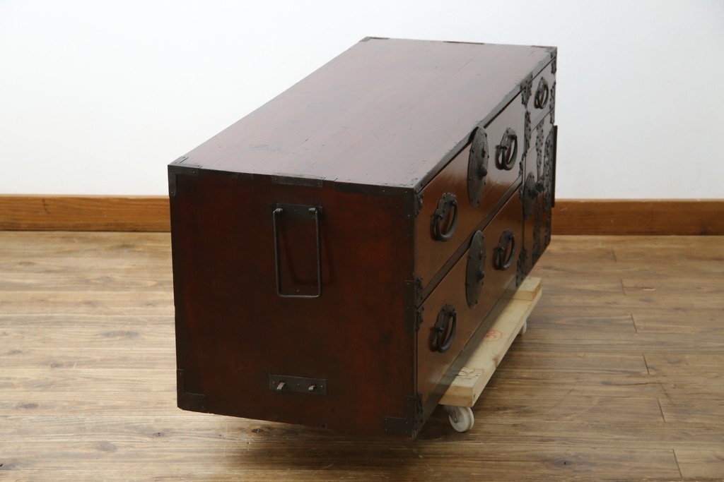 和製アンティーク　上手物!!　美品!!　前面欅(ケヤキ)材　美しい玉杢が楽しめる米沢箪笥ローチェスト　(R-075494)