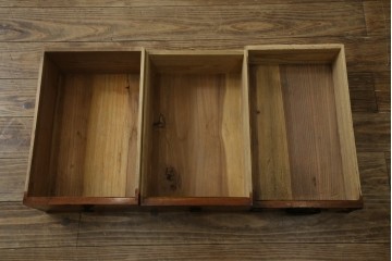 和製アンティーク　上手物!!　美品!!　前面欅(ケヤキ)材　美しい玉杢が楽しめる米沢箪笥ローチェスト　(R-075494)