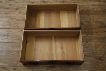 和製アンティーク　上手物!!　美品!!　前面欅(ケヤキ)材　美しい玉杢が楽しめる米沢箪笥ローチェスト　(R-075494)