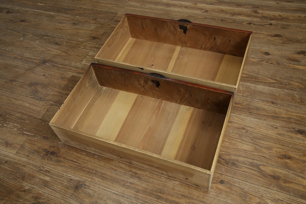 和製アンティーク　上手物!!　美品!!　前面欅(ケヤキ)材　美しい玉杢が楽しめる米沢箪笥ローチェスト　(R-075494)