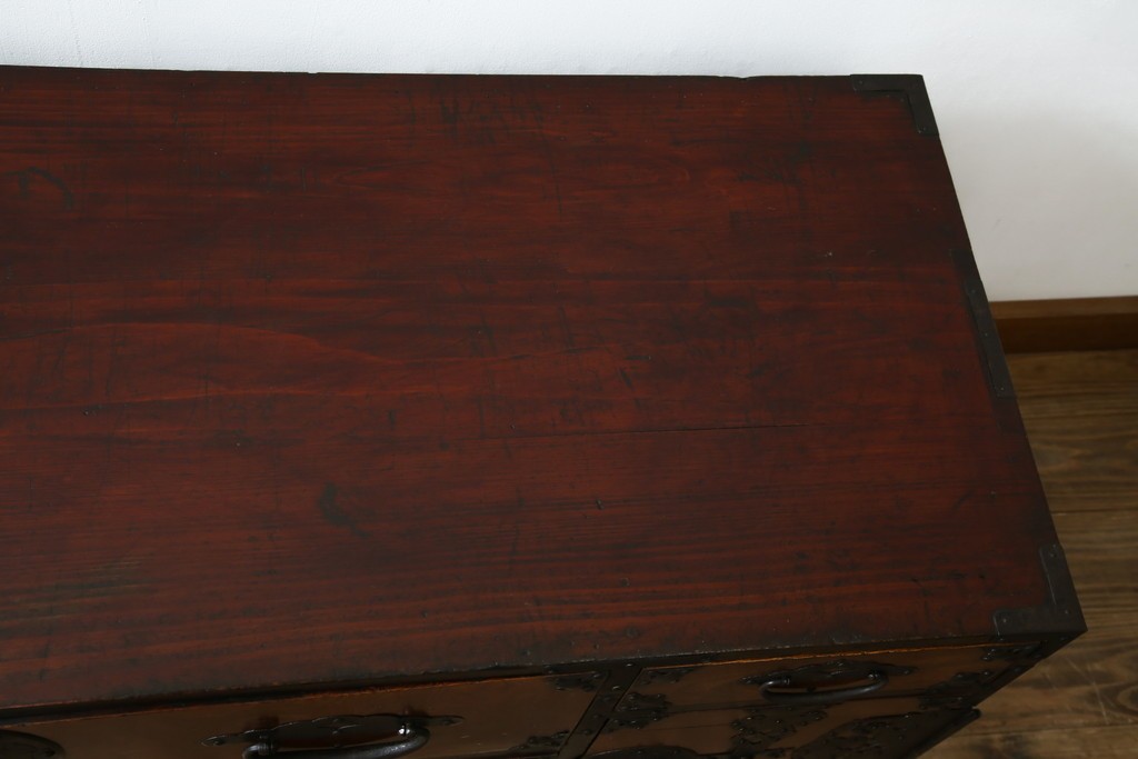 和製アンティーク　上手物!!　美品!!　前面欅(ケヤキ)材　美しい玉杢が楽しめる米沢箪笥ローチェスト　(R-075494)