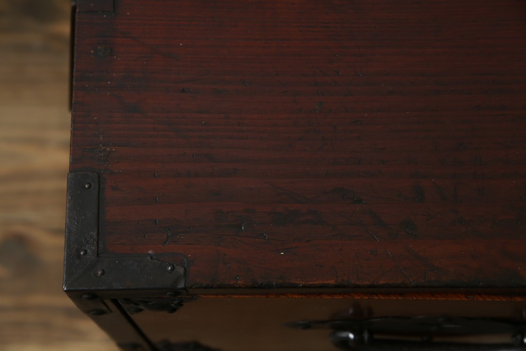 和製アンティーク　上手物!!　美品!!　前面欅(ケヤキ)材　美しい玉杢が楽しめる米沢箪笥ローチェスト　(R-075494)