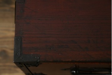 和製アンティーク　上手物!!　美品!!　前面欅(ケヤキ)材　美しい玉杢が楽しめる米沢箪笥ローチェスト　(R-075494)