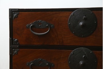 和製アンティーク　上手物!!　美品!!　前面欅(ケヤキ)材　美しい玉杢が楽しめる米沢箪笥ローチェスト　(R-075494)